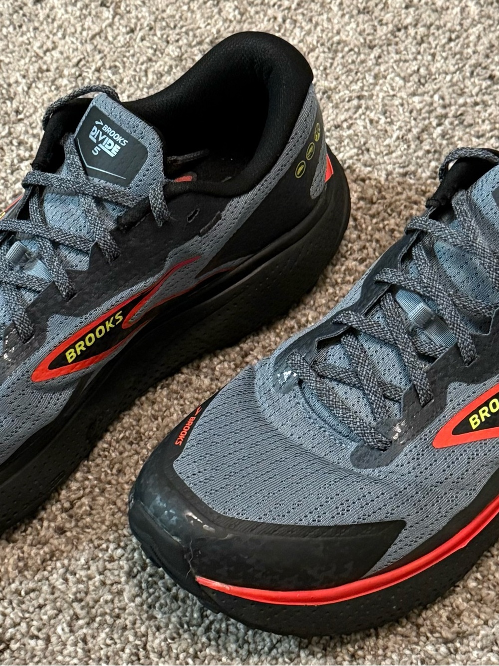 Brooks Divide 5 Running Shoes with Red Accents